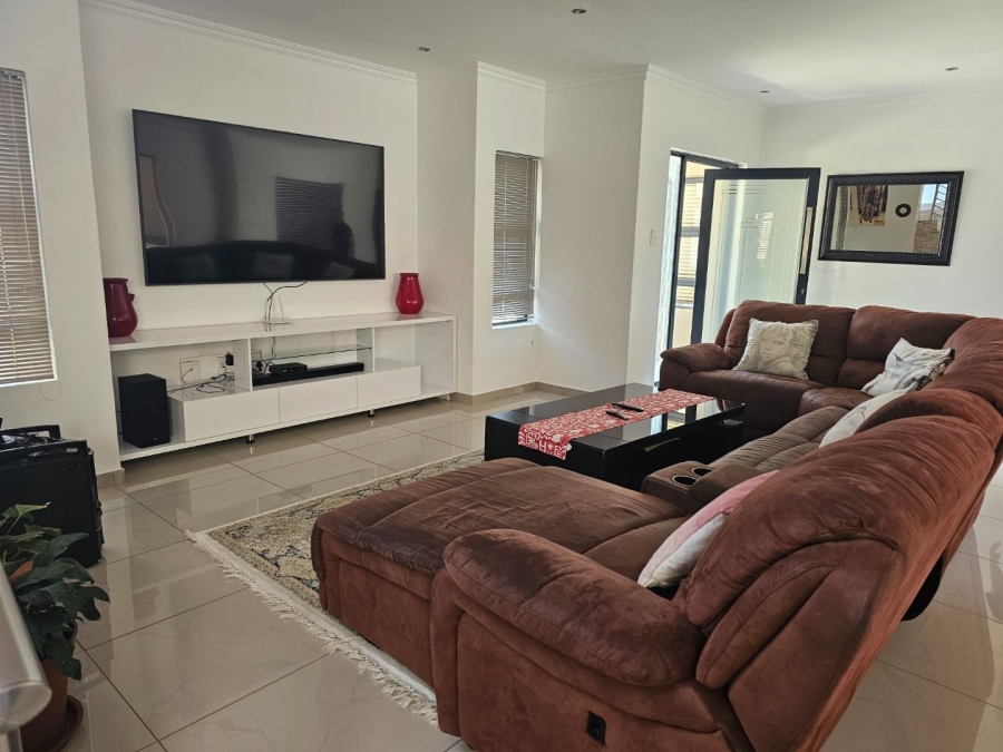 5 Bedroom Property for Sale in Wild Olive Estate Free State